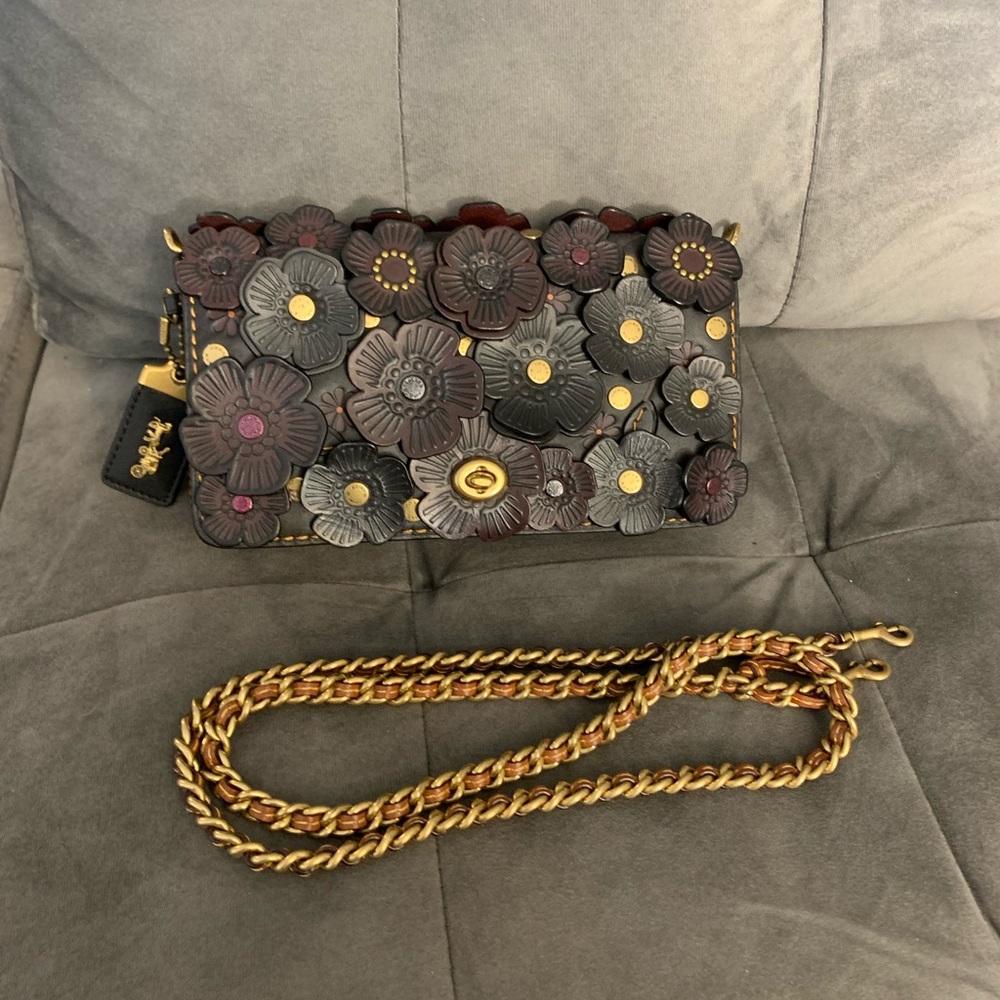 Coach dinky tea rose black EUC